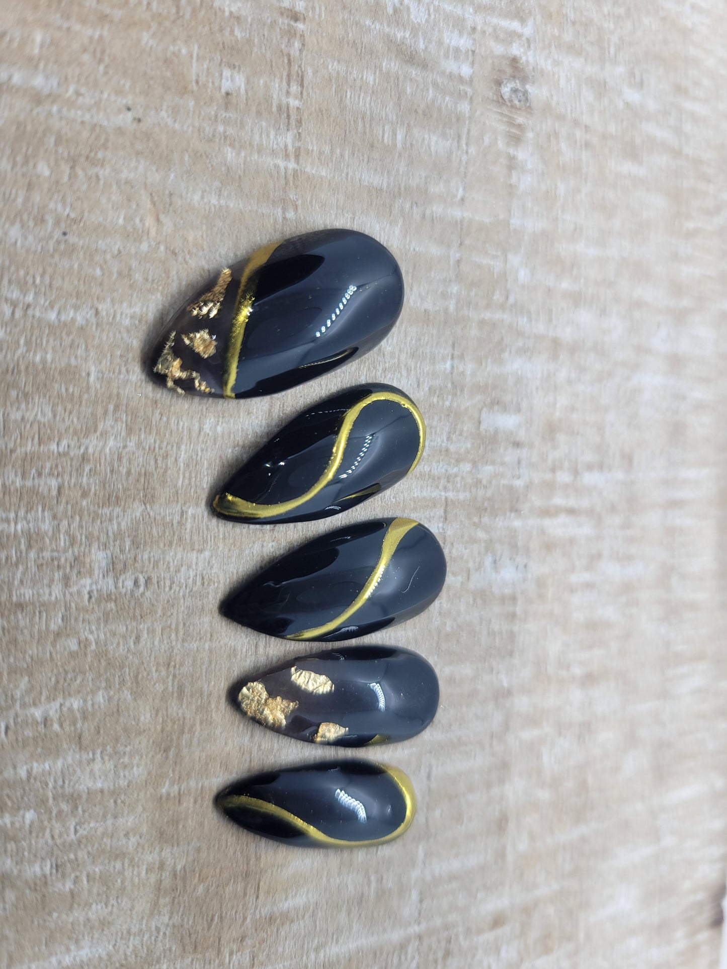 Black N' gold leaf