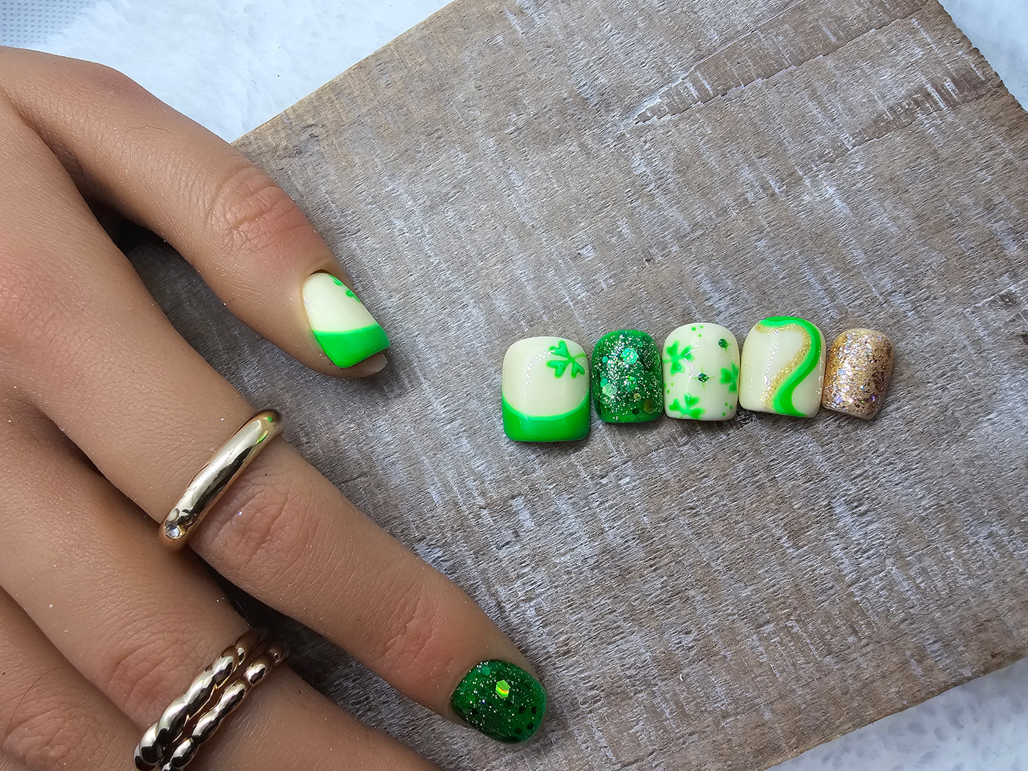 Clovers with Gold Under-nail