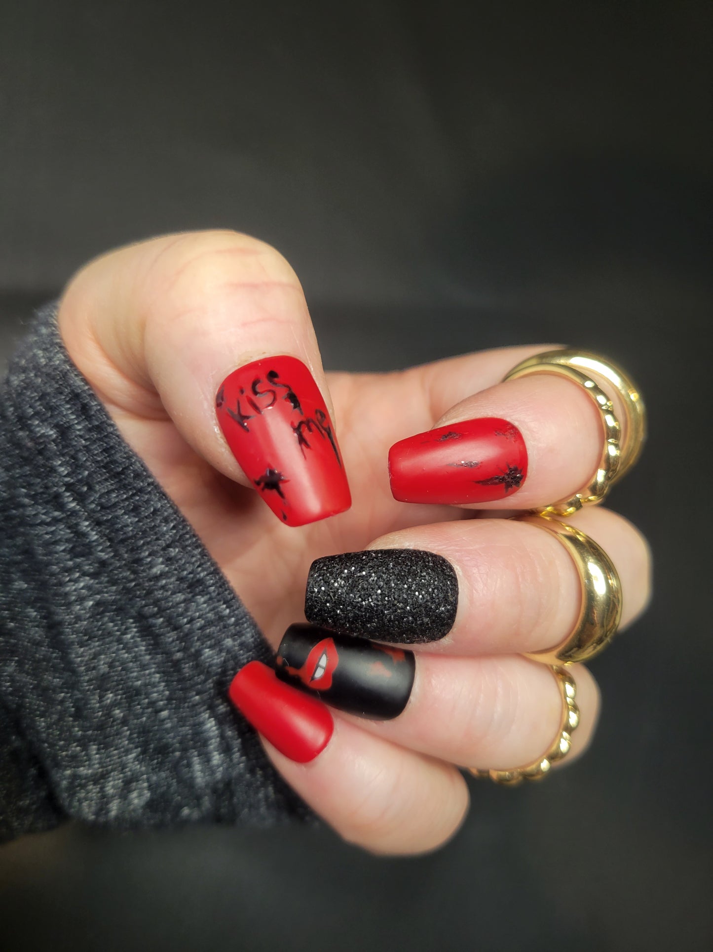 Red & Black "Kiss me"